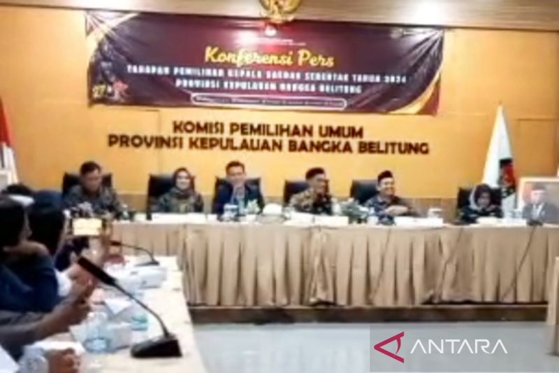 KPU Provinsi Babel memberikan keterangan pers terkait penetapan DPT, penetapan calon peserta dan pasangan calon tunggal pada Pilkada 2024. (Antara/Elza Elvia)