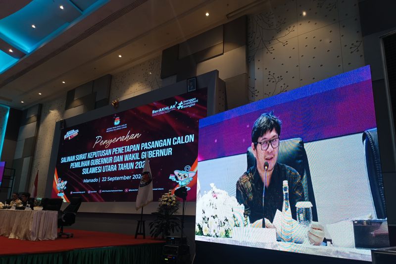 Ketua KPU Sulut Kenly Poluan. ANTARA/Karel A Polakitan
