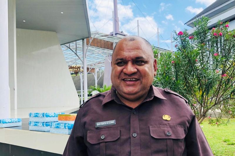 Kepala Dinas Pendidikan, Pemuda dan Olahraga Kabupaten Kaimana Ray Ratu D Come. (ANTARA/HO-Isabela Wisang)