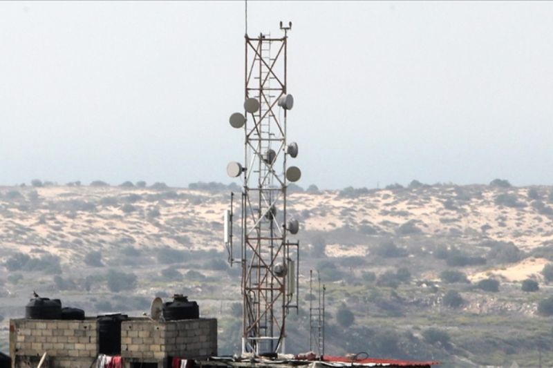 Layanan internet terputus di wilayah Gaza tengah dan selatan pada Minggu (22/9/2024), menurut perusahaan telekomunikasi Palestina, Paltel. Gangguan layanan disebabkan oleh operasi militer Israel yang sedang berlangsung di daerah Deir al-Balah dan Khan Younis di Gaza. ANTARA/Anadolu/py