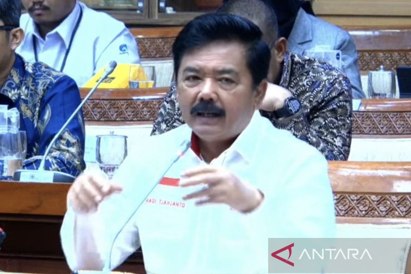 Menkopolhukam Hadi Tjahjanto rapat kerja bersama Komisi I DPR RI di Kompleks Parlemen, Jakarta, Senin (23/9/2024). (ANTARA/HO-DPR)