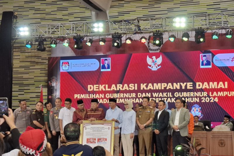 Pelaksanaan deklarasi kampanye damai oleh dua pasangan calon Gubernur dan Wakil Gubernur Lampung dalam Pemilihan Kepala Daerah (Pilkada) Serentak 2024. Bandarlampung, Senin (23/9/2024). ANTARA/Ruth Intan Sozometa.