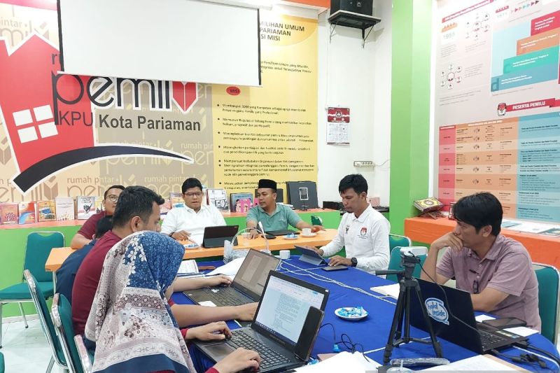 Suasana rapatp dilaksanakan oleh KPU Kota Pariaman, Sumbar guna menetapkan tiga Pasangan Calon Pilkada Serentak 2024 di Pariaman. Antara/HO-KPU Pariaman