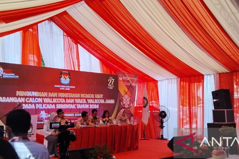 Penetapan nomor urut pasangan calon Wali Kota dan Wakil Wali Kota Jambi, Senin (24/9/2024). ANTARA/Tuyani