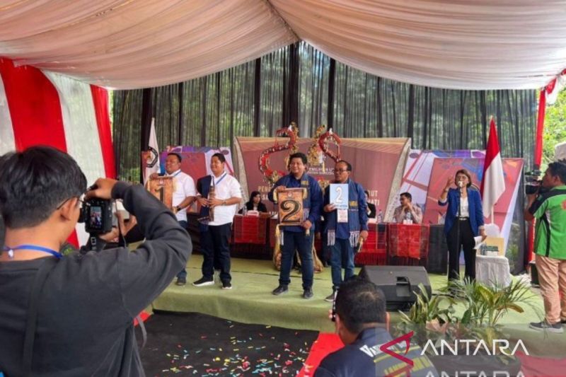 KPU Samosir menggelar pengundian nomor urut (ANTARA/Eben)