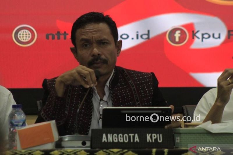 Anggota Komisioner KPU NTT Baharudin Hamzah. ANTARA/Kornelis Kaha