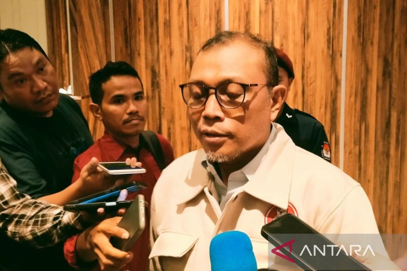 Komisi Pemilihan Umum (KPU) Provinsi Nusa Tenggara Barat (NTB), Muhammad Khuwailid. (ANTARA/Nur Imansyah).