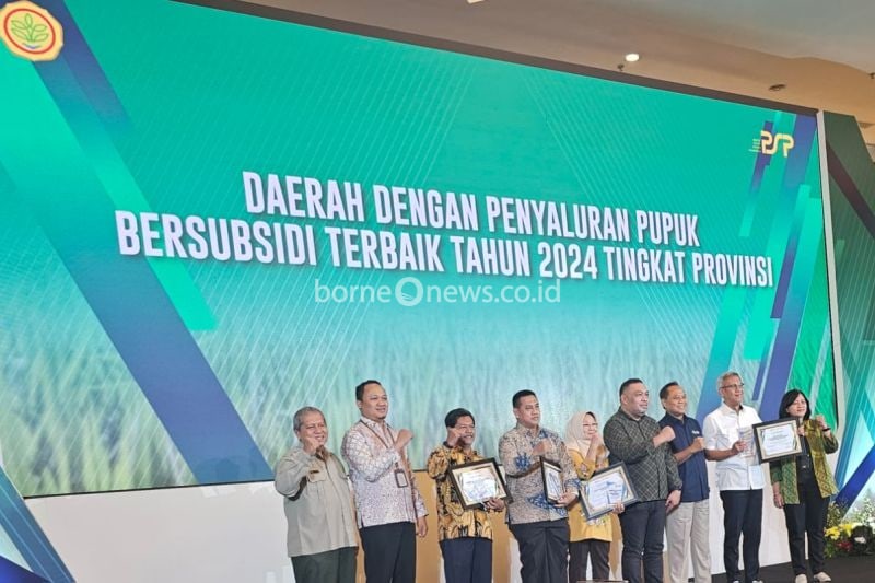 Dinas TPHBun Sulsel Raih Penghargaan Kinerja Pupuk Bersubsidi Terbaik