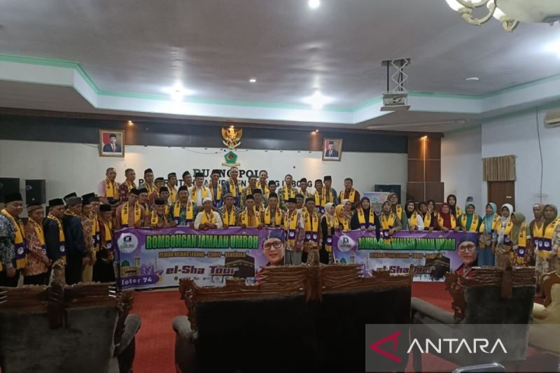 Sebanyak 50 peserta umrah gratis yang dibiayai Pemkab Rejang Lebong. ANTARA/Nur Muhamad