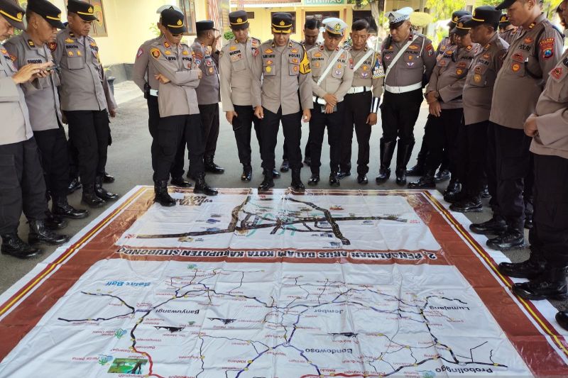 Polres Situbondo, Jawa Timur, melakukan simulasi pengamanan tahapan pengundian nomor urut pasangan calon bupati dan calon wakil bupati Pilkada Serentak 2024. Senin (23/9/2024) ANTARA/HO-Humas Polres Situbondo