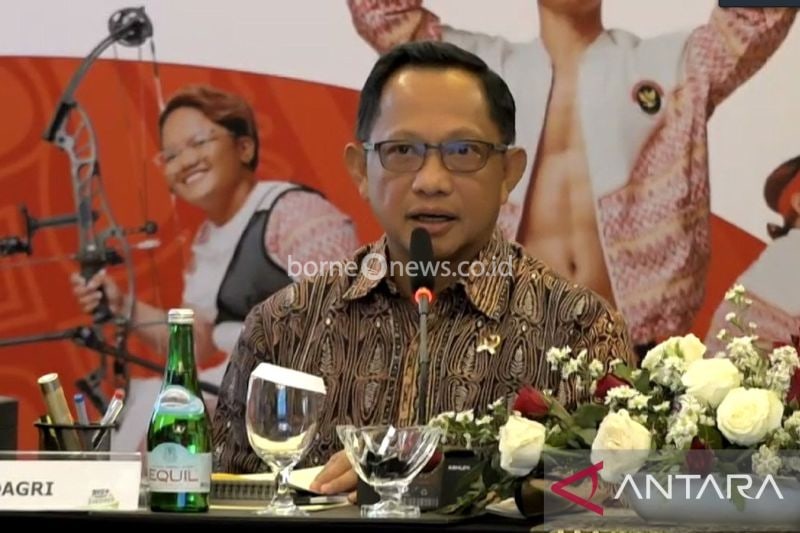Menteri Dalam Negeri Tito Karnavian dalam rakor dengan PB Peparnas XVII Solo 2024 di Surakarta, Jawa Tengah, Senin (23/9/2024). ANTARA/HO-Puspen Kemendagri