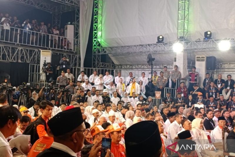 Suasana penetapan nomor urut pasangan calon gubernur dan wakil gubernur sebagai peserta Pemilihan Kepala Daerah (Pilkada) DKI Jakarta di Kantor KPU DKI Jakarta, Salemba, Jakarta Pusat, Senin (23/9/2024). (ANTARA/Siti Nurhaliza)