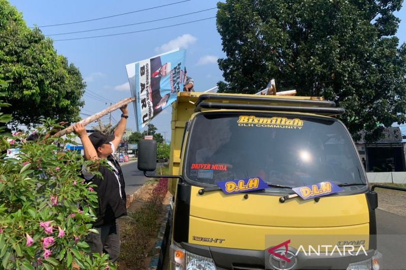 Bawaslu Kota Bengkulu Tertibkan Ribuan Alat Peraga Sosialisasi
