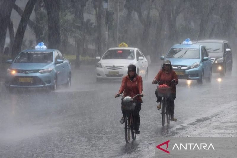 Prakiraan Cuaca Indonesia Hari Ini, Hujan Ringan di Banyak Kota