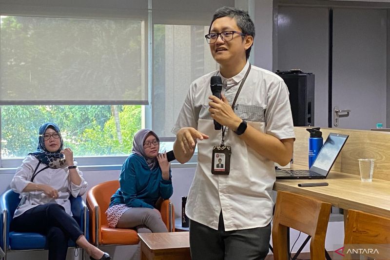 Arsip foto - Peneliti Pusat Riset Oseanografi BRIN Muhammad Reza Cordova dalam diskusi yang diadakan BRIN di Jakarta, Rabu (11/9/2024) (ANTARA/Prisca Triferna)