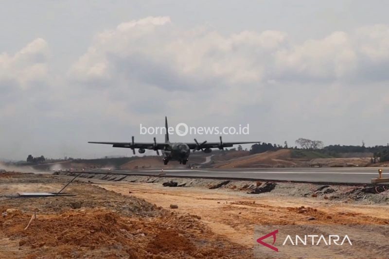 Presiden Jokowi Mendarat Perdana di Bandara IKN Kalimantan Timur