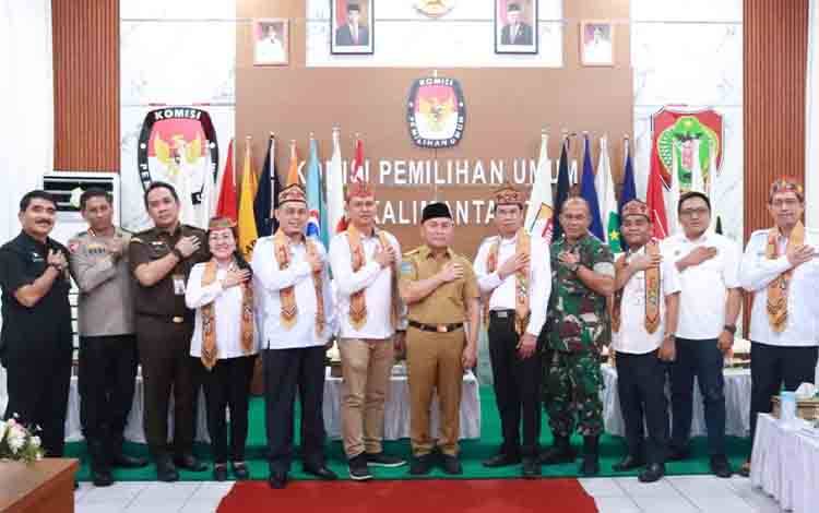 Sugianto Sabran Sampaikan Selamat kepada Empat Paslon