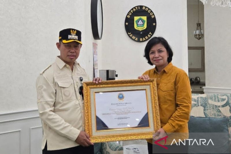 BNN Berikan Piagam P4GN kepada Asmawa Tosepu di Kabupaten Bogor
