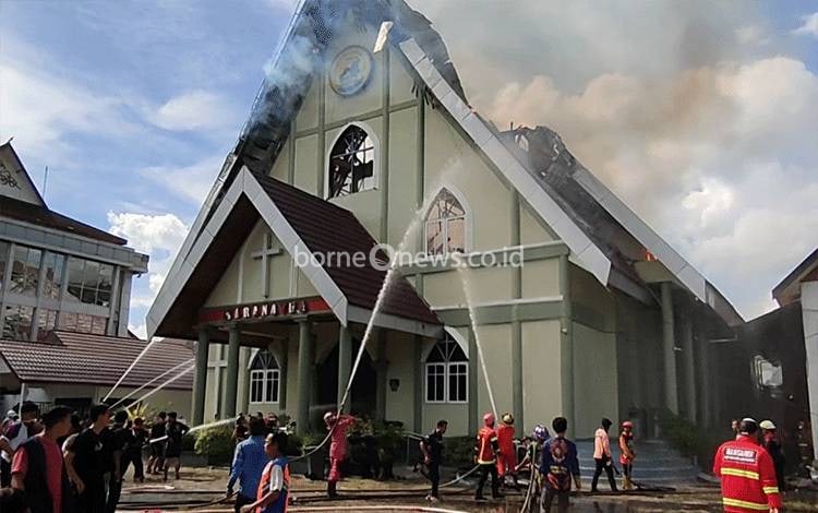 Atap Gereja Maranatha Palangka Raya Terbakar