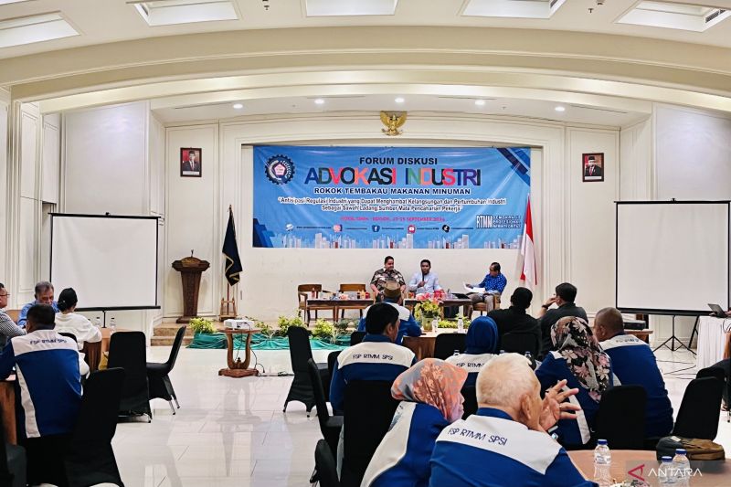 Forum Diskusi Advokasi Industri bertajuk Antisipasi Regulasi Industri yang Dapat Menghambat Kelangsungan & Pertumbuhan Industri Sebagai Sawah Ladang, Sumber Mata Pencaharian Pekerja di Kota Bogor. (ANTARA/Shabrina Zakaria)