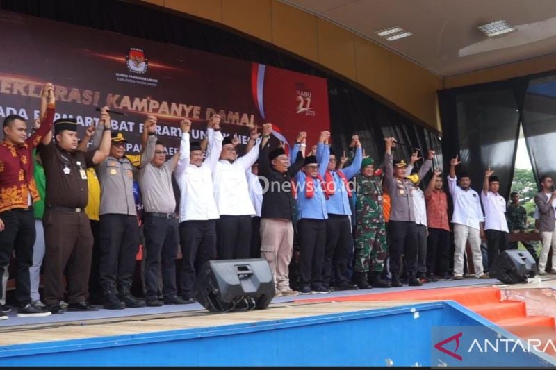 KPU Tanah Datar mendeklarasikan kampanye damai Pilkada serentak 2024, di Batusangkar, Selasa (24/9/2024). ANTARA/Etri Saputra