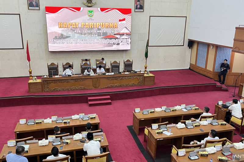 DPRD Kota Batam melaksakanan rapat paripurna pengumuman dan penetapan ulang calon pimpinan definitif DPRD Kota Batam periode 2024-2029 (ANTARA/Jessica)