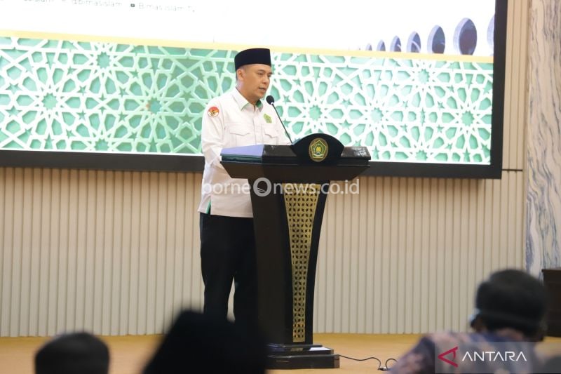 Wakil Menteri Agama (Wamenag) RI Saiful Rahmat Dasuki dalam acara Peringatan Maulid Nabi Muhammad SAW 2024 bertajuk Pesan Damai Rasulullah, Menguatkan Karakter Nusantara Baru, Indonesia Maju, di Kantor Kementerian Agama (Kemenag) RI Jakarta, Senin (23/9/2024). (ANTARA/HO-Kemenag RI.