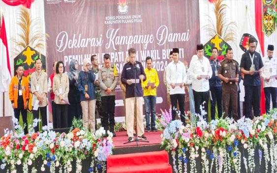 2 Paslon Bupati dan Wakil Bupati Pulang Pisau Bacakan Deklarasi Kampanye Damai Pilkada 2024