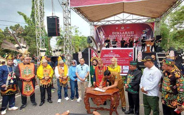 5 Paslon Deklarasi Kampanye Damai Pilkada Kapuas 2024