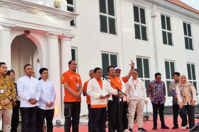 Calon gubernur (cagub) DKI Jakarta nomor urut 3 Pramono Anung memberikan sambutan dalam deklarasi kampanye damai Pilkada Jakarta 2024 di Kawasan Kota Tua, Jakarta Barat, Selasa (24/9/2024). ANTARA/Mentari Dwi Gayati