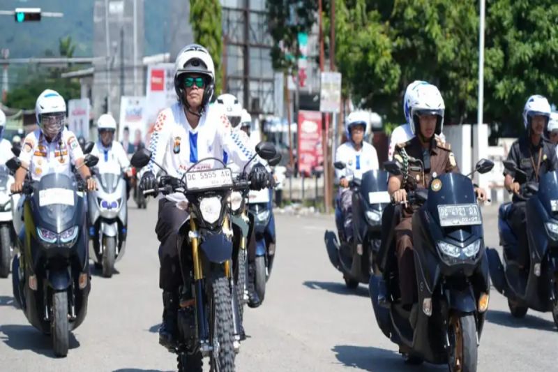 Kapolda Sulbar Ajak Masyarakat Tertib Berlalu Lintas dan Bayar Pajak