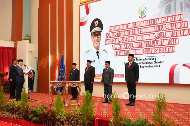 Pj Gubernur Sulsel Zudan Arif melantik empat Pjs kepala daerah di Sulawesi Selatan di Makassar, Selasa,(24/9/2024).ANTARA/HO-Humas Pemprov Sulsel.