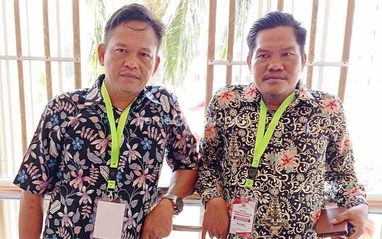 Kepala Desa Mangkarap, Herianto (kanan), bersama Kaur Perencanaan Keuangan Pemdes Mangkarap, Gampar Supeno Boesay. (FOTO: AGUSTINUS BOLE MALO)