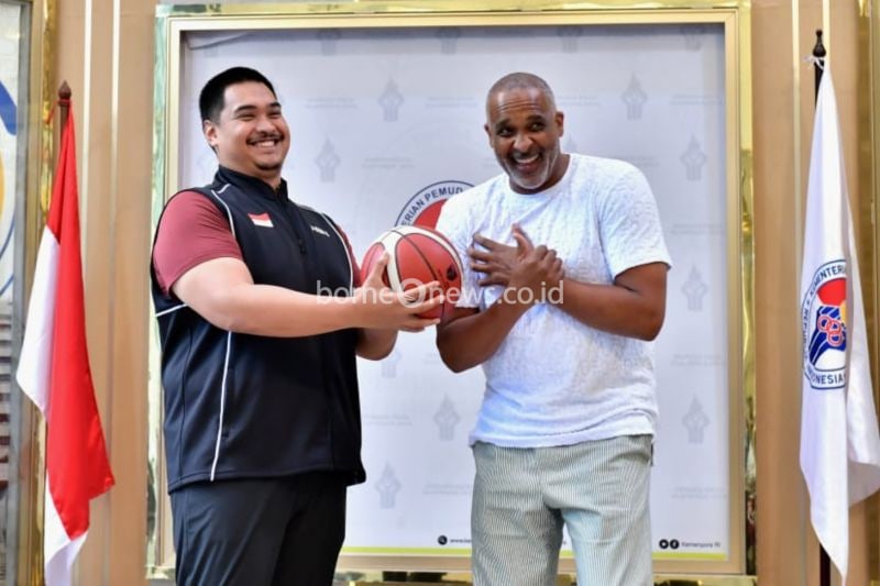Phil Handy Berbagi Pengetahuan Basket dengan Pelatih Indonesia