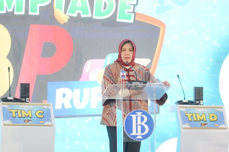 Pelaksana Harian (Plh) Kepala Perwakilan Bank Indonesia Provinsi Jawa Tengah Nita Rachmenia saat membuka Olimpiade Cinta Bangga Paham (CBP) Rupiah, di Semarang, Selasa (24/9/2024). (ANTARA/HO-Dok BI Jateng)