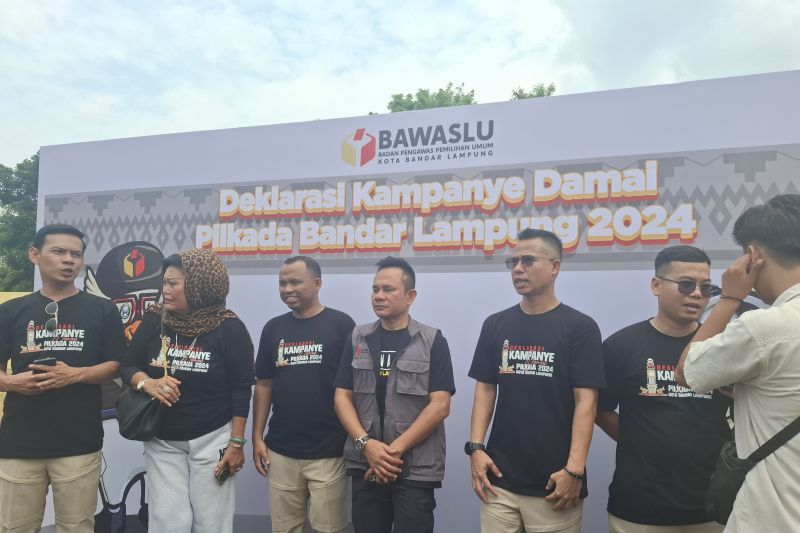 Ketua Badan Pengawas Pemilihan Umum (Bawaslu) Provinsi Lampung Iskardo P Panggar saat pelaksaanaan deklarasi pilkada damai. ANTARA/Ruth Intan Sozometa Kanafi.