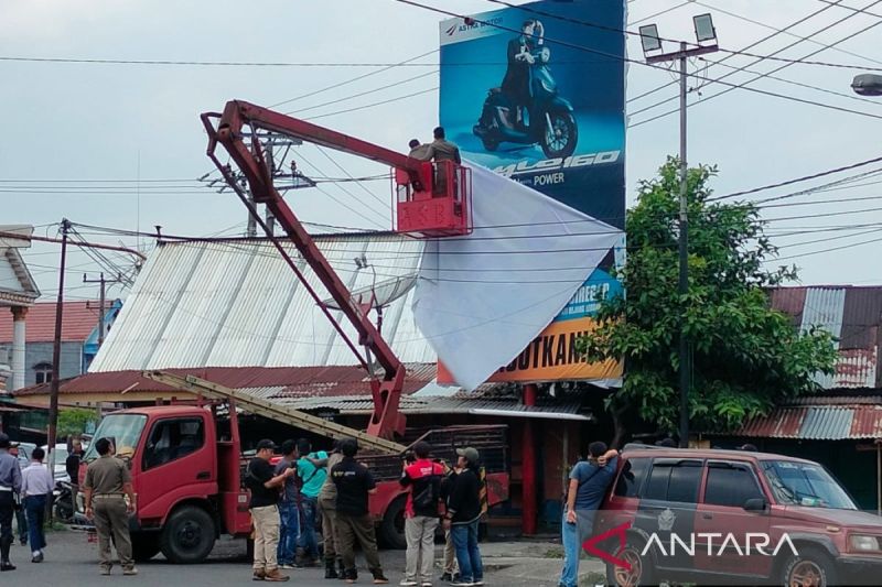 Bawaslu Rejang Lebong Tertibkan Pemasangan Alat Peraga Pilkada
