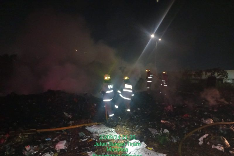 Kebakaran Truk Sampah Diduga Dipicu Puntung Rokok di Jakarta