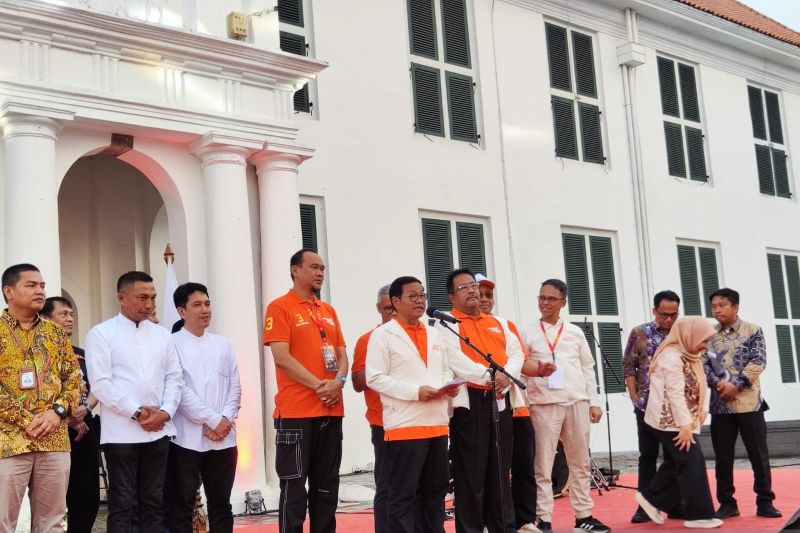 Calon gubernur (cagub) DKI Jakarta nomor urut 3 Pramono Anung memberikan sambutan pada Deklarasi Damai Pilkada Jakarta 2024 di Kawasan Kota Tua, Jakarta Barat, Selasa (24/9/2024). ANTARA/Mentari Dwi Gayati