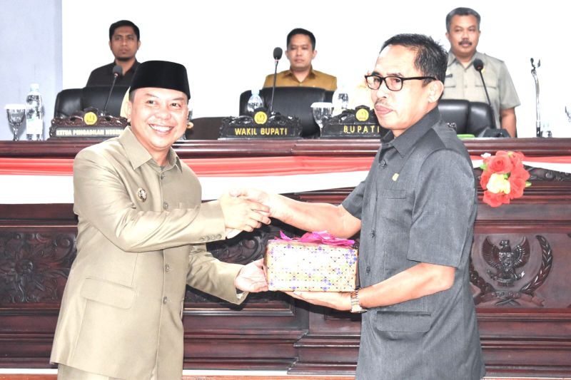 Bupati Selayar Serahkan Ranperda APBD 2025 ke DPRD Selayar