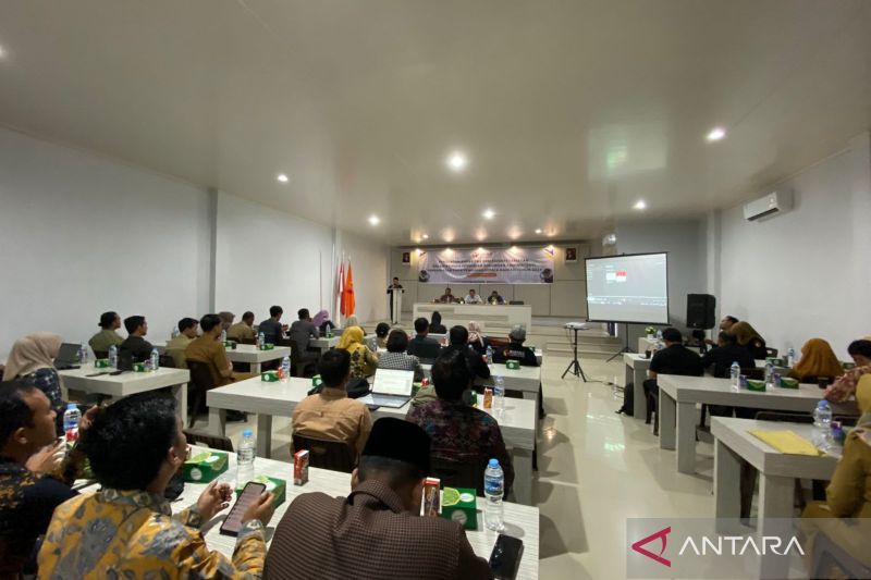 Bawaslu Kabupaten Mukomuko menggelar bimbingan teknis (bimtek) bagi petugas sekretariat panwascam, Selasa (24/9/2024). ANTARA/Ferri