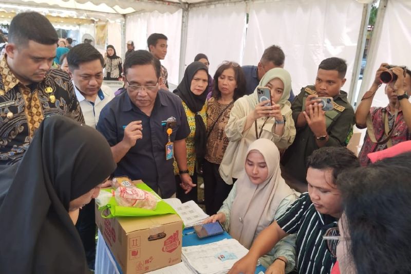PT Pos Indonesia Salurkan Bantuan Pangan untuk Penanganan Stunting di Medan