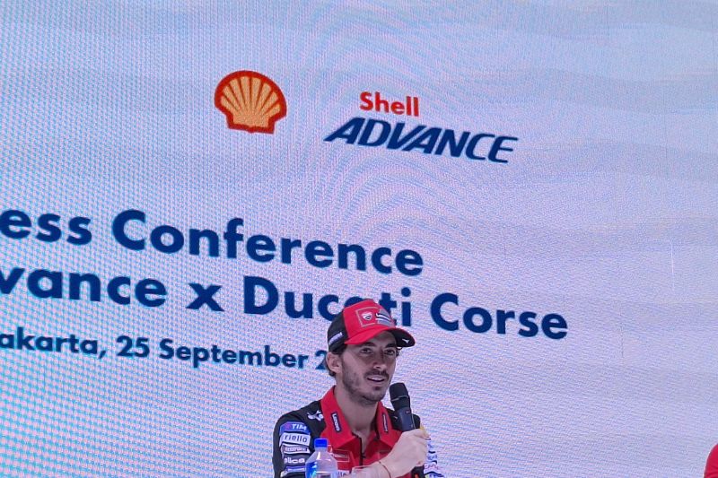 Pembalap Ducati, Francesco Bagnaia dalam konferensi pers Shell yang berlangsung di Jakarta, Rabu (25/9/2024). (ANTARA/FAJAR SATRIYO)