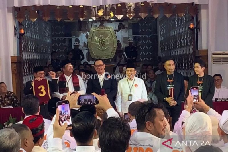Pasangan calon gubernur dan calon wakil gubernur (cagub-cawagub) DKI Jakarta Ridwan Kamil dan Suswono tiba di Kantor KPU DKI Jakarta, Jalan Salemba Raya, Senen, Jakarta Pusat, Senin (23/9/2024). ANTARA/Siti Nurhaliza