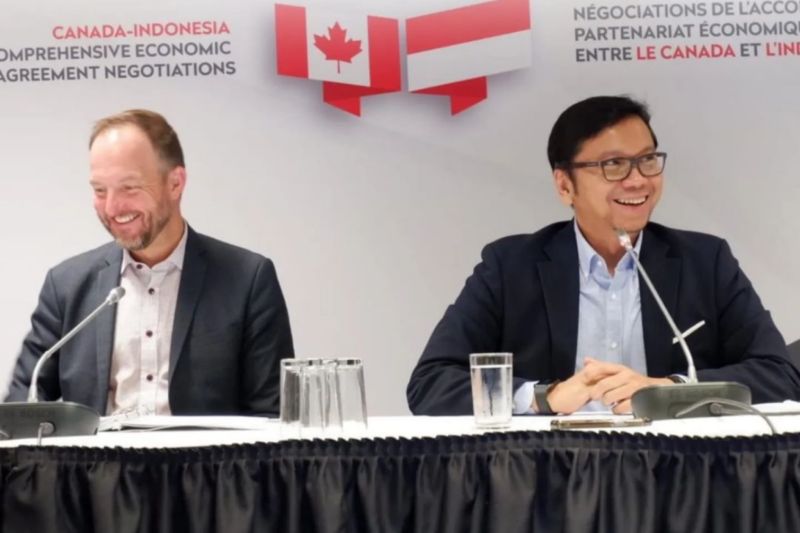 Direktur Jenderal Perundingan Perdagangan Internasional
Kementerian Perdagangan (Kemendag) RI Djatmiko Bris Witjaksono dalam putaran kedelapan perundingan Perjanjian Kemitraan Ekonomi Komprehensif Indonesia-Kanada (ICA-CEPA) yang berlangsung di Ottawa, Kanada pada Senin (24/6/2024). (ANTARA/HO-Kemendag)