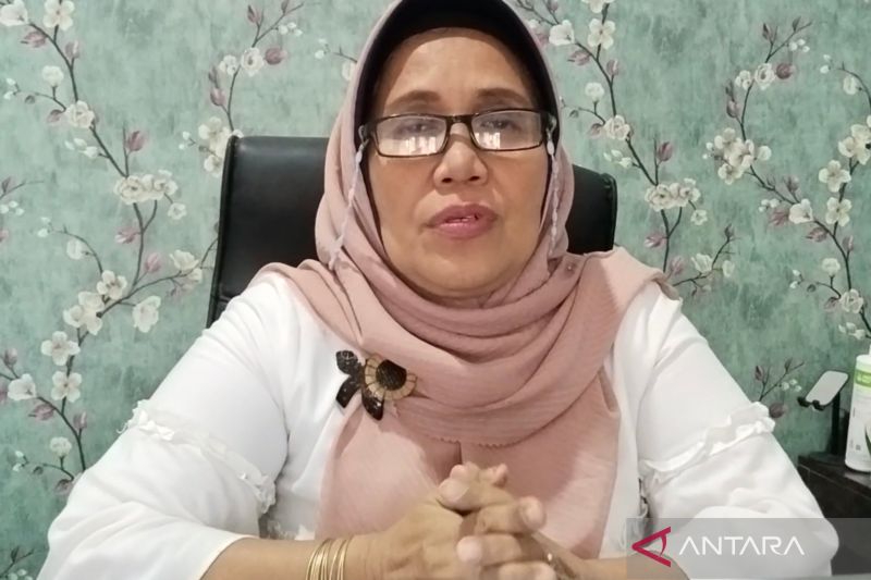 Kepala Dinas Perindustrian, Perdagangan, Koperasi, dan UKM Kabupaten Mukomuko Nurdiana memberikan keterangan terkait pasar tertib ukur, Rabu (25/9/2024) ANTARA/Ferri.