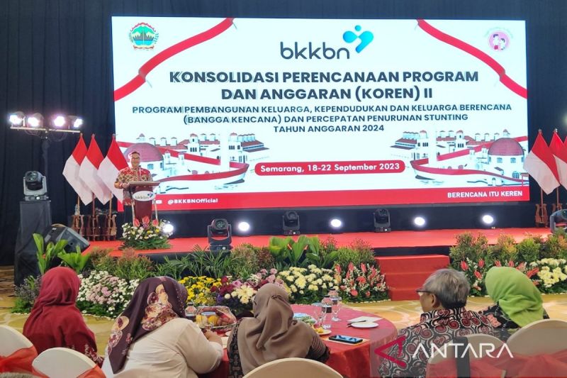 Kepala BKKBN Hasto Wardoyo pada acara konsolidasi perencanaan program dan anggaran Program Pembangunan Keluarga, Kependudukan, dan Keluarga Berencana (Bangga Kencana) dan Percepatan Penurunan Stunting Tahun Anggaran 2024. (ANTARA/Nur Istibsaroh)