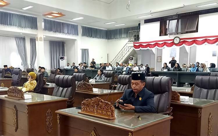 Padahal Baru Dilantik, Rapat Paripurna DPRD Barito Utara Ditunda Karena Tidak Kuorum