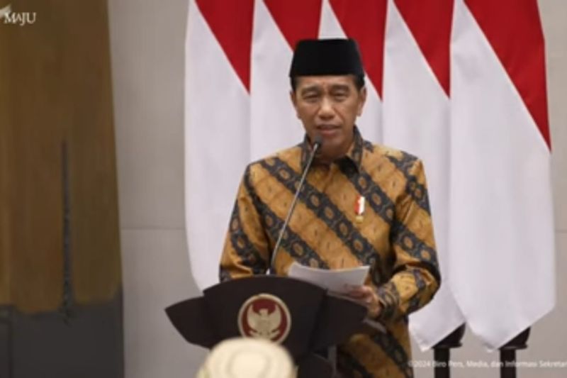 Presiden Joko Widodo Bingung Merespons Pujian Istana Kepresidenan