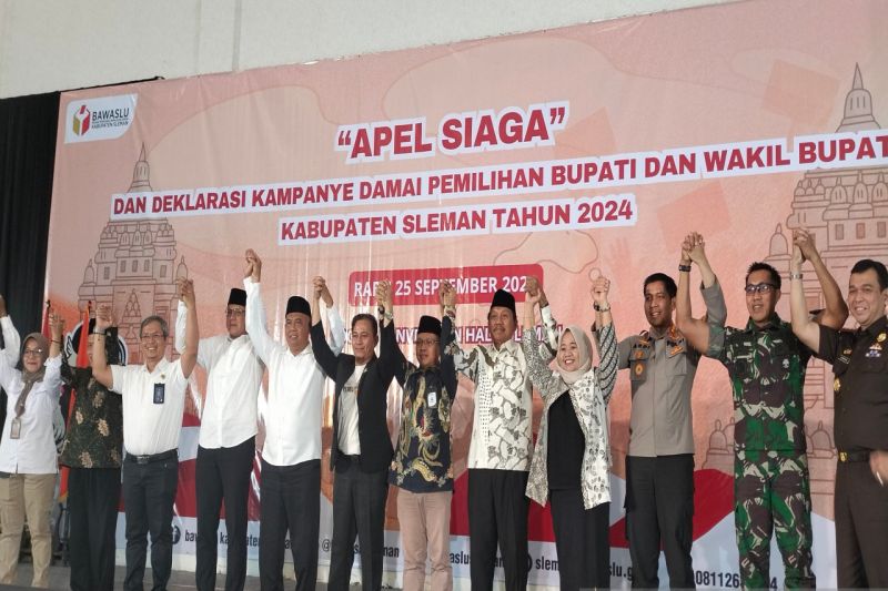 Bawaslu Kabupaten Sleman menyelenggarakan deklarasi kampanye damai bangun komitmen sukseskan pilkada di Sleman, DIY, Rabu (25/9/2024). ANTARA/Sutarmi
